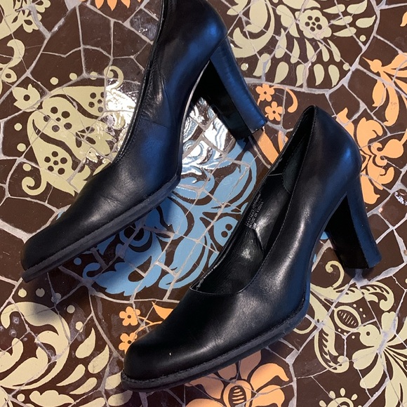 AEROSOLES PUMP STYLE SHOE Sz: 7.5M - Picture 4 of 9